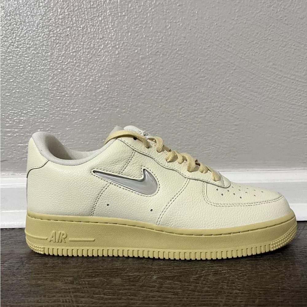 Nike Air Force 1 '07 LX  Coconut Milk/Light Bone Sneaker Women Size 9 DO9456 100